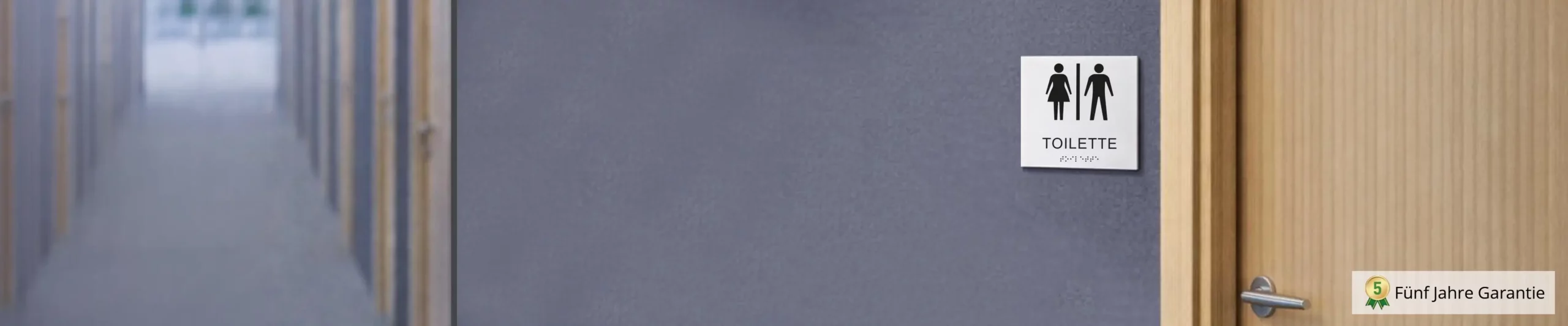 Taktile Schilder, weiß, im Flur