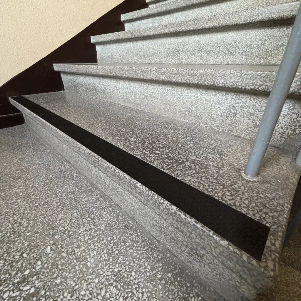 Treppenmarkierungen für Barrierefreiheit - Streifen für Innenbereich Schwarz