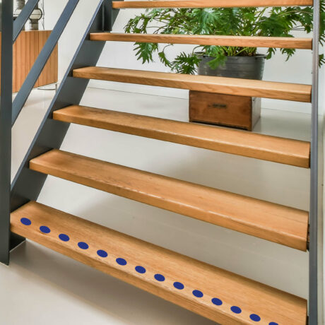 Treppenmarkierungen - Treppe blau jcde5291