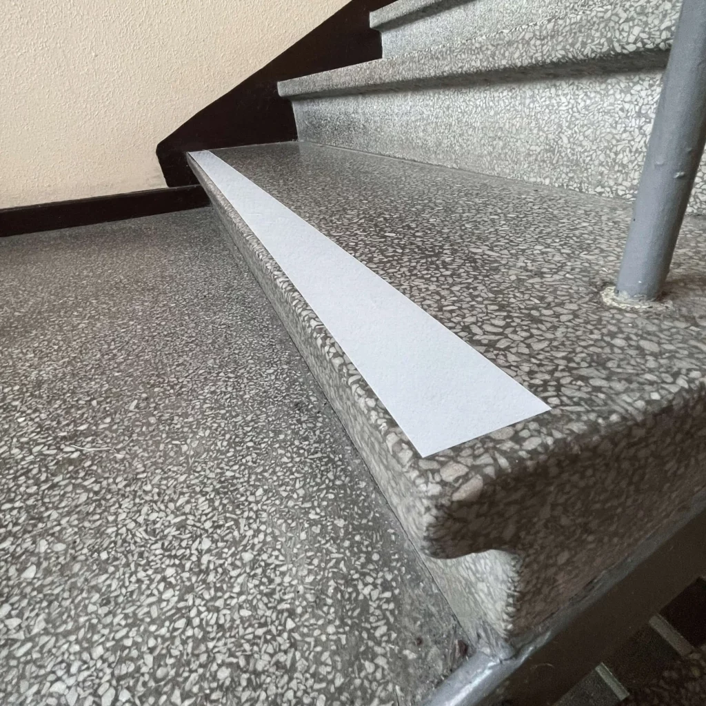 Treppenmarkierungen für Barrierefreiheit - Streifen für Innenbereich Weiß