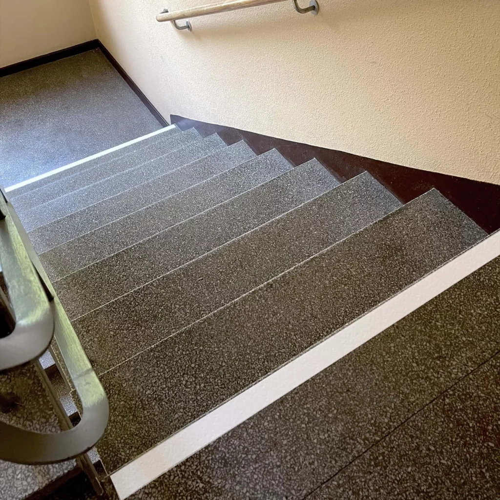 Treppenmarkierungen für Barrierefreiheit Weiß jcde5299