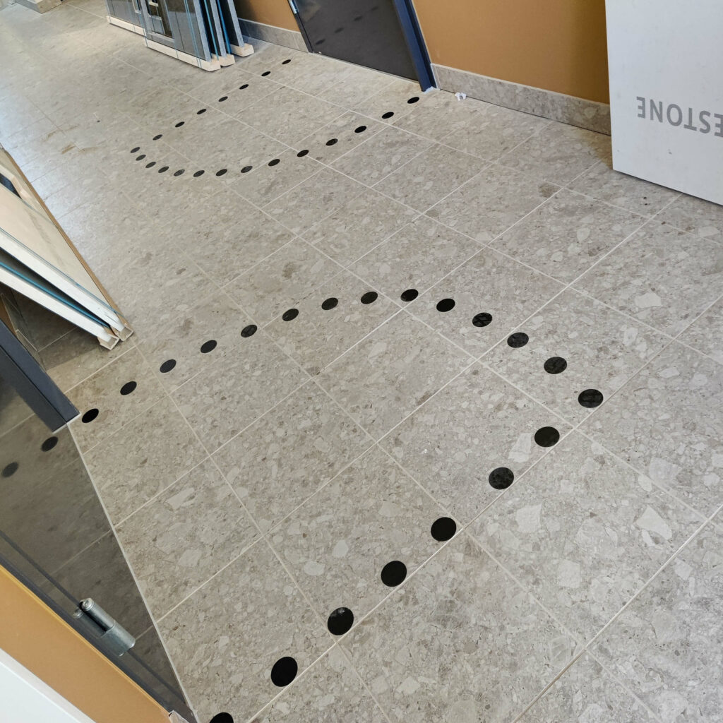 Treppenmarkierungen für Barrierefreiheit – schwarz Innentreppe -jcde5300